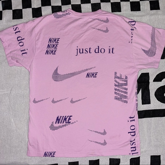 Nike T-Shirt - Picture 2 of 5
